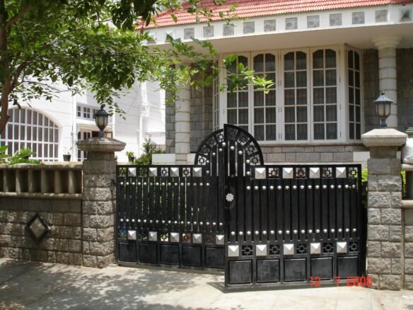 Luxurious 2bhk fully furnished Villa for rent HSR Layout / building front view https://renthouzz.in/