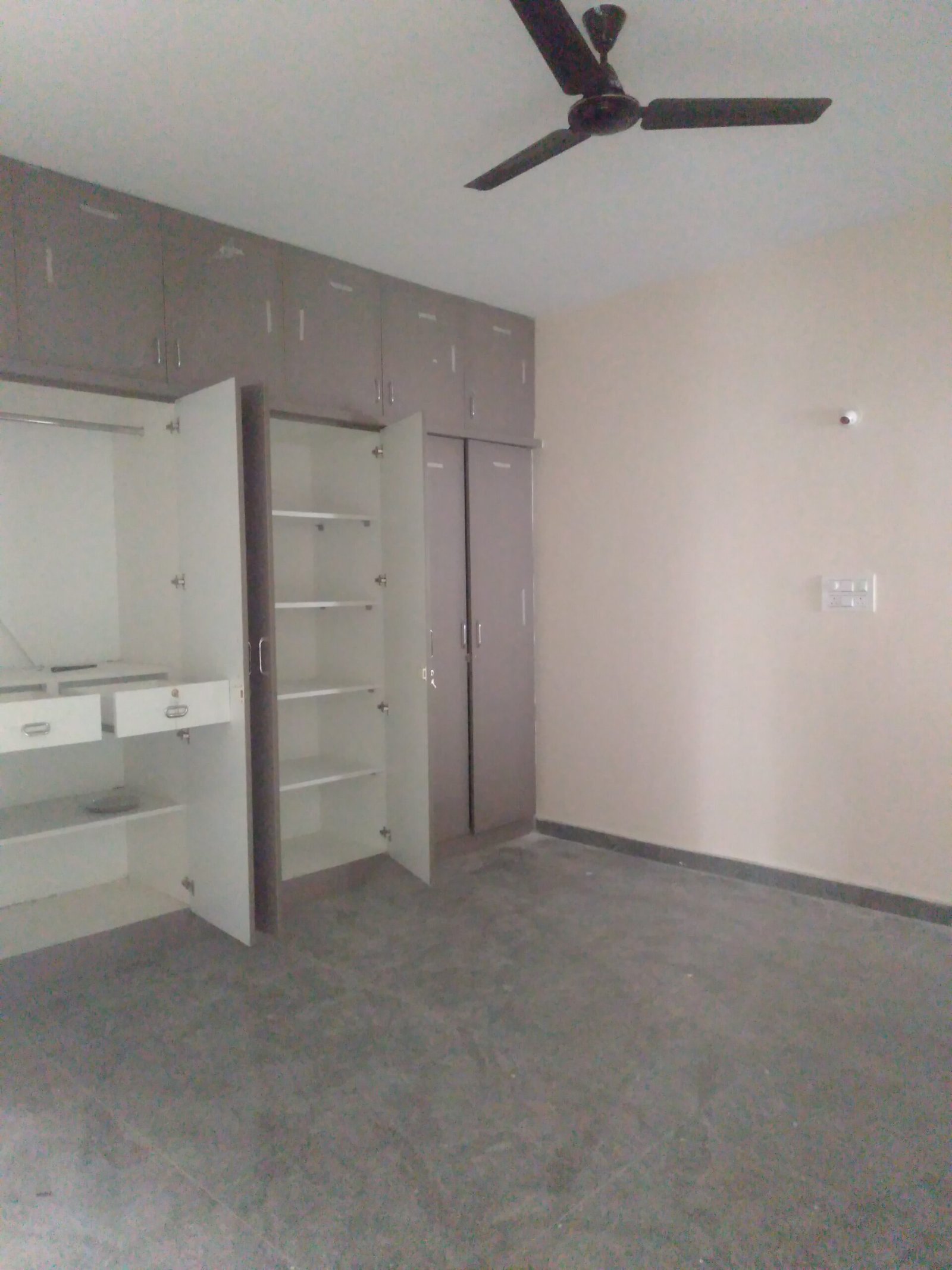 Brand new luxurious flat for rent / 2 Bhk semi furnished flat / BTM 2nd Stage / Bangalore /Bedroom https://renthouzz.in/