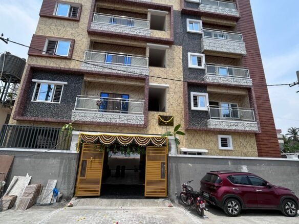 Spacious 2 BHK Fully Furnished Flat for Rent | Prime Location | Modern Amenities In BTM Layout 2nd Stage Bangalore/ Building Front View https://renthouzz.in/