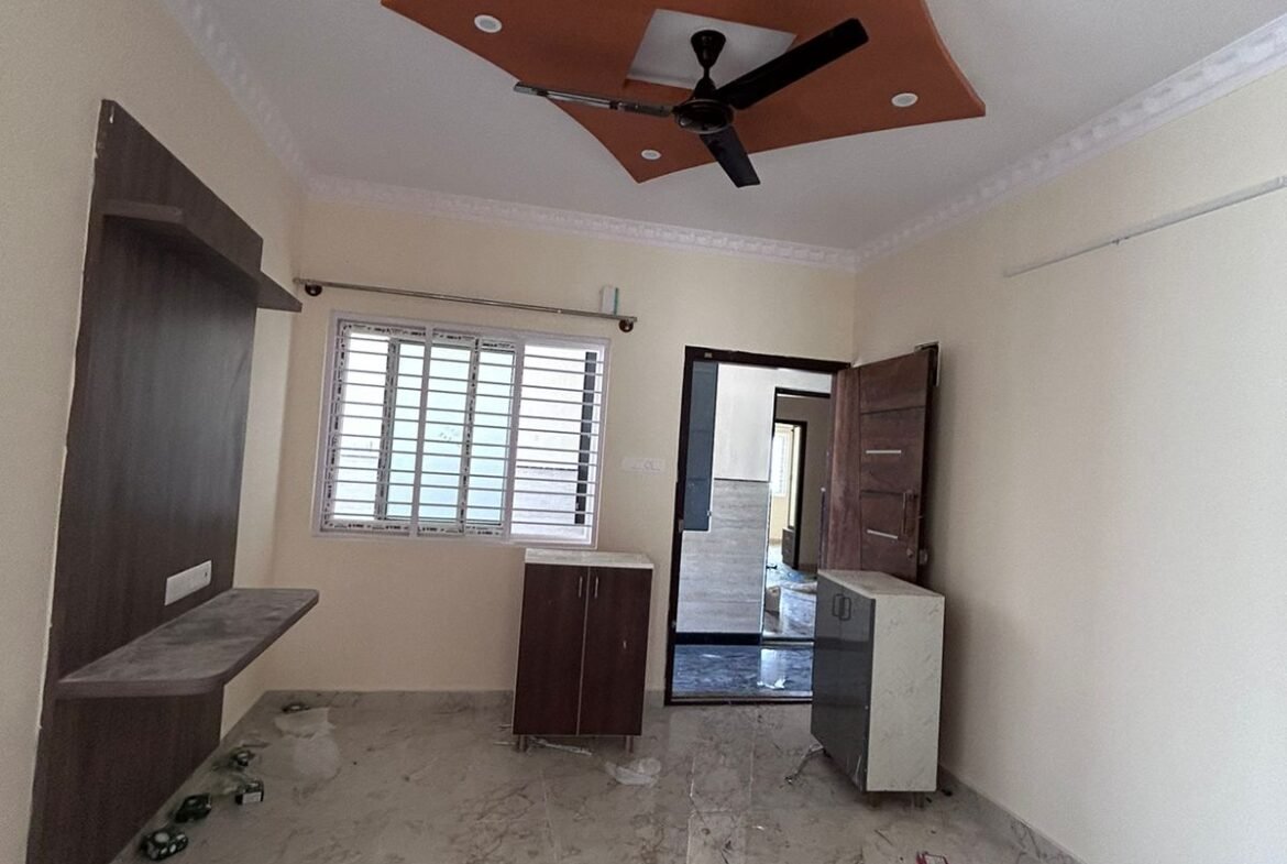 Spacious 2 BHK Fully Furnished Flat for Rent | Prime Location | Modern Amenities In BTM Layout 2nd Stage Bangalore/ Hall https://renthouzz.in/