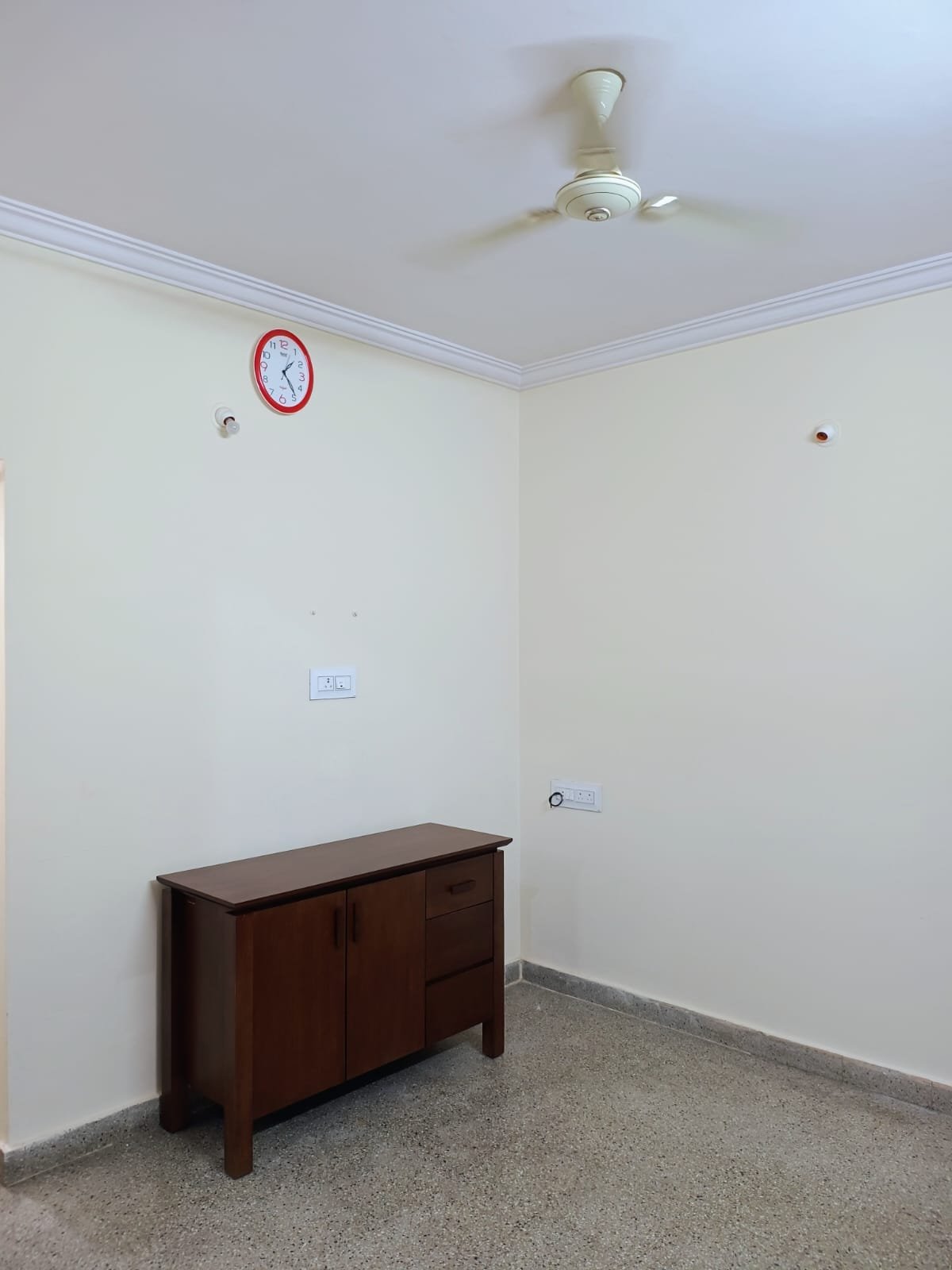 Spacious 2BHK Flat for Rent | Comfortable Living with Modern Amenities I Viveknagar I Bangalore I Hall https://renthouzz.in/