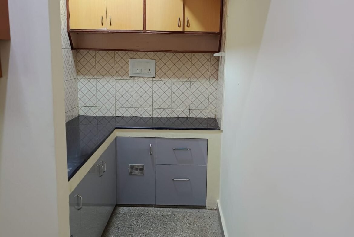 Spacious 2BHK Flat for Rent | Comfortable Living with Modern Amenities I Viveknagar I Bangalore I Kitchen https://renthouzz.in/