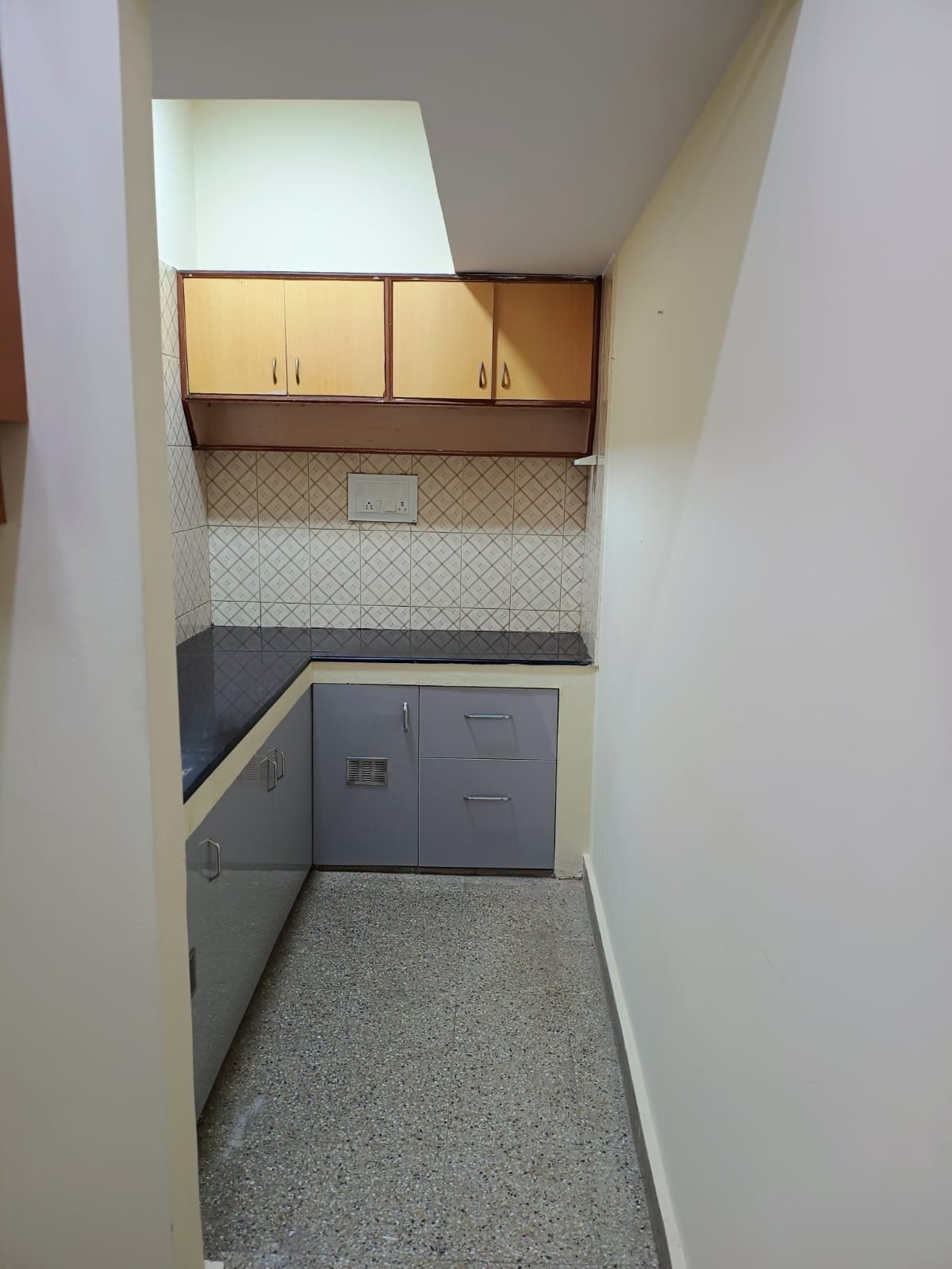 Spacious 2BHK Flat for Rent | Comfortable Living with Modern Amenities I Viveknagar I Bangalore I Kitchen https://renthouzz.in/