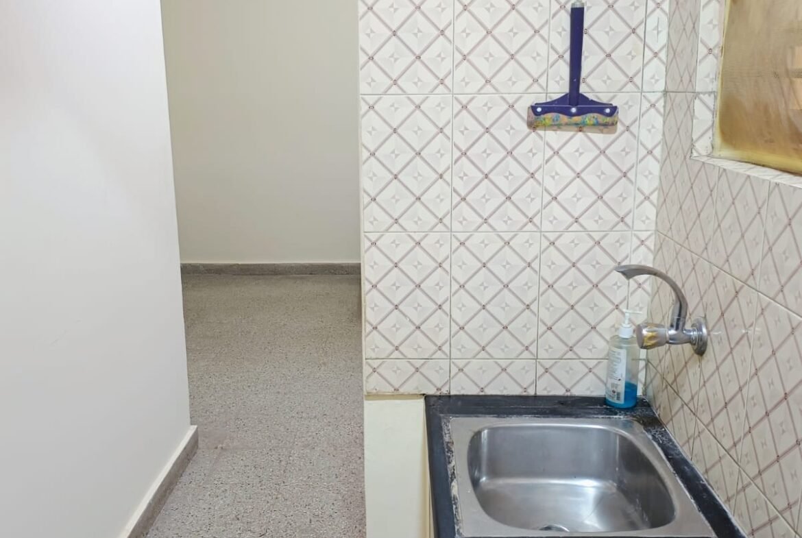 Spacious 2BHK Flat for Rent | Comfortable Living with Modern Amenities I Viveknagar I Bangalore I Kitchen https://renthouzz.in/