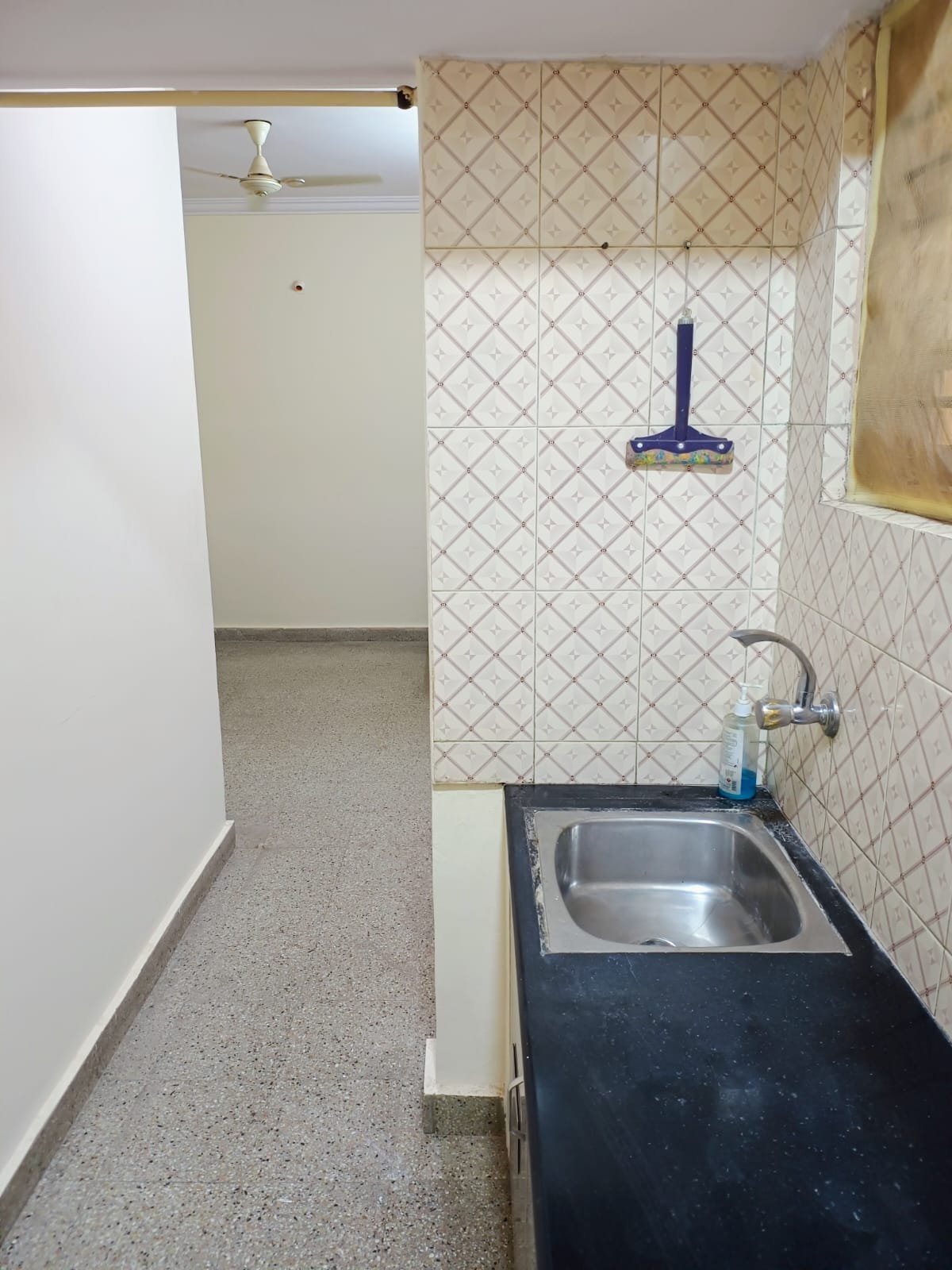 Spacious 2BHK Flat for Rent | Comfortable Living with Modern Amenities I Viveknagar I Bangalore I Kitchen https://renthouzz.in/