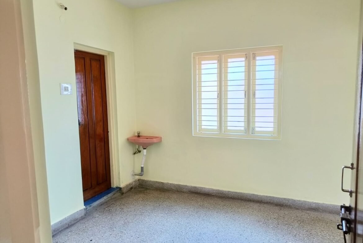 Spacious 3BHK Flat for Rent | Comfortable Living with Modern Amenities I Btm Layout 2nd stage I Bangalore I https://renthouzz.in/