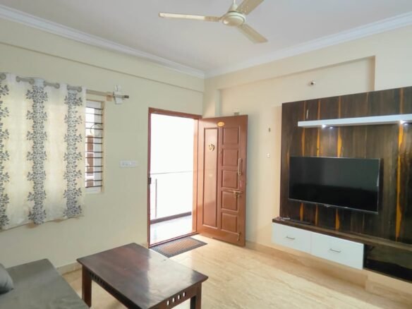 Elegant 2BHK Fully Furnished Flat for Rent | BTM 2 ND STAGE I Bangalore I Stylish, Move-In Ready I Living room https://renthouzz.in/