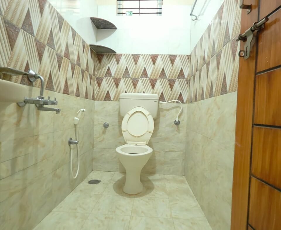 Elegant 2BHK Fully Furnished Flat for Rent | BTM 2 ND STAGE I Bangalore I Stylish, Move-In Ready I BAthroom https://renthouzz.in/