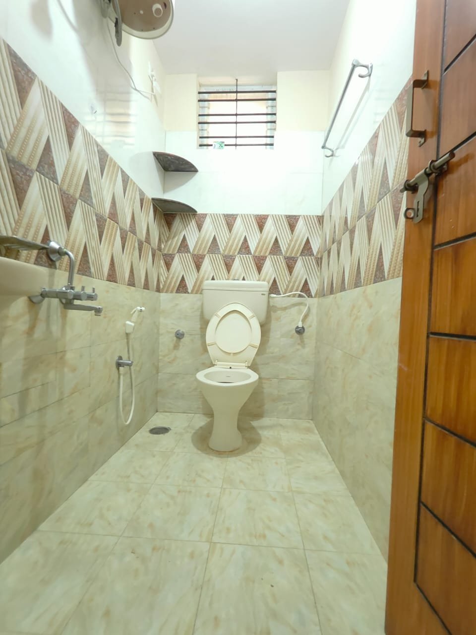 Elegant 2BHK Fully Furnished Flat for Rent | BTM 2 ND STAGE I Bangalore I Stylish, Move-In Ready I BAthroom https://renthouzz.in/