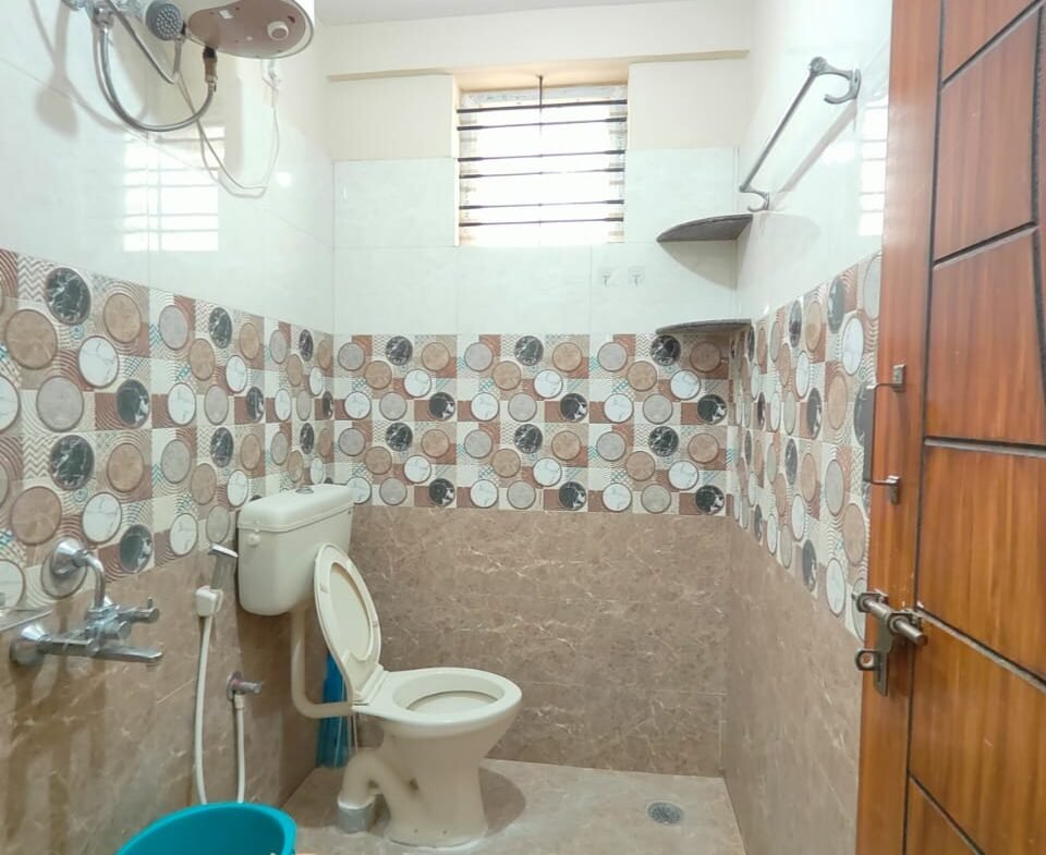 Elegant 2BHK Fully Furnished Flat for Rent | BTM 2 ND STAGE I Bangalore I Stylish, Move-In Ready I Bathroom https://renthouzz.in/