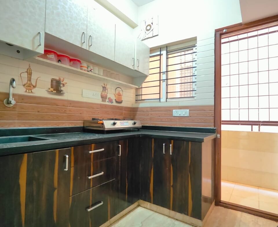 Elegant 2BHK Fully Furnished Flat for Rent | BTM 2 ND STAGE I Bangalore I Stylish, Move-In Ready I Kitchen https://renthouzz.in/