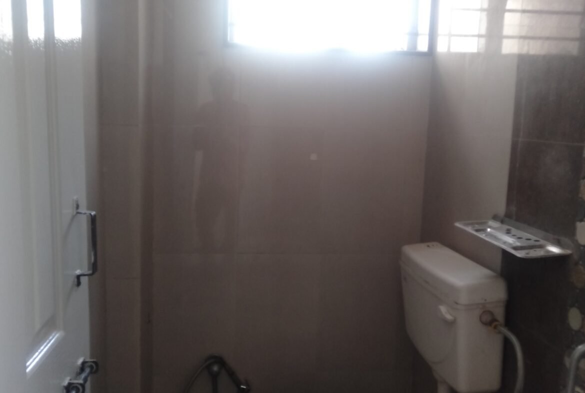 Fully Furnished 3BHK Flat for Rent | Stylish & Ready-to-Move-In Living Space near Meenakashi Mall Bannnerghatt Main Road bahroom https://renthouzz.in/