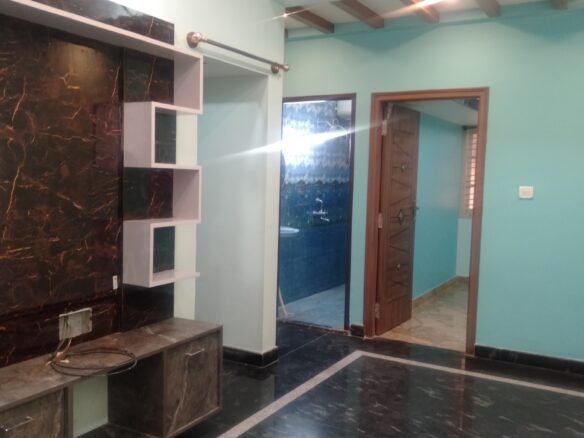 Spacious 2BHK Flat for Rent | Comfortable Living with Modern Amenities I Viveknagar I Bangalore I Hall https://renthouzz.in/