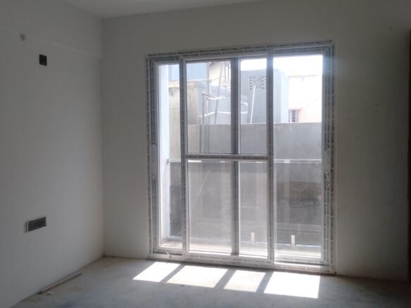 Spacious 3BHK Flat for Rent | Comfortable Living with Modern Amenities I Viveknagar I Bangalore I Balcony https://renthouzz.in/