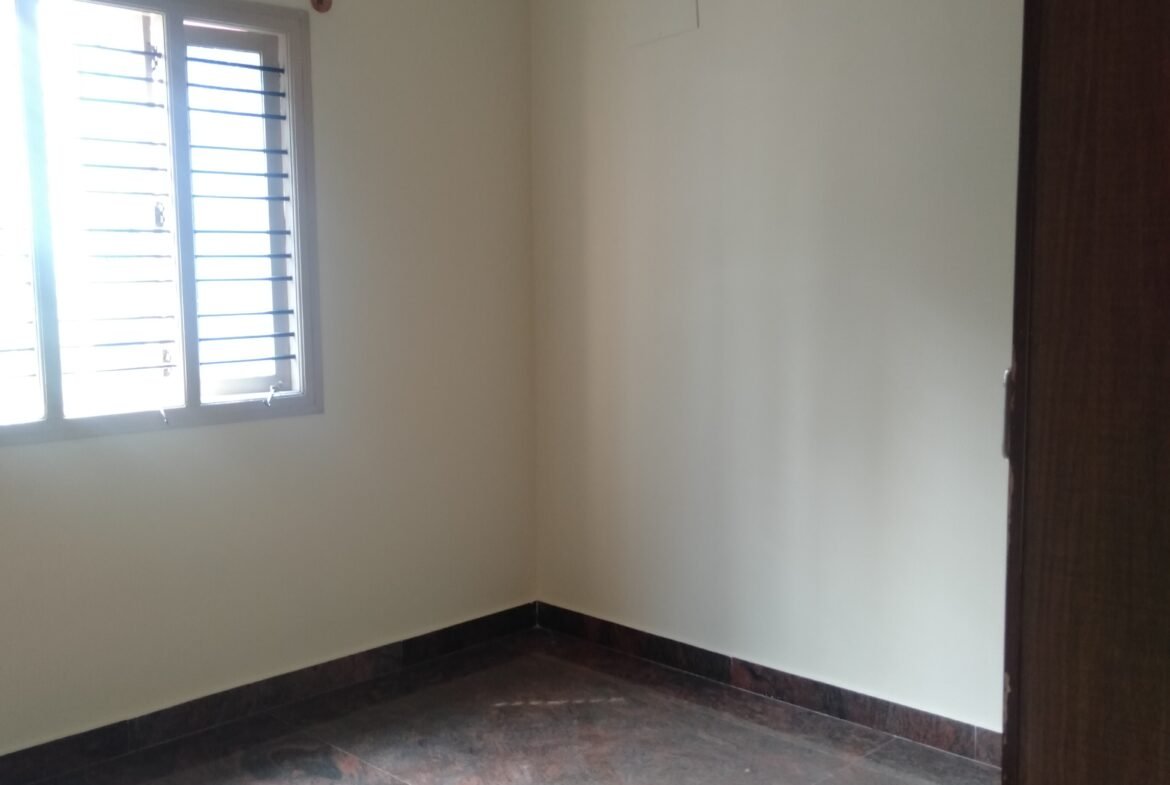 Spacious Semi-Furnished 2BHK Flat for Rent | Modern Comfort and Convenience in Hsr Layout I Bedroom https://renthouzz.in/