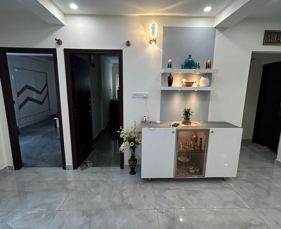 "Spacious 2400 sqft 3BHK Luxury Flats for Sale in HSR Layout | Modern Construction & Excellent Ventilation | Ample Parking Available" Hall https://renthouzz.in/