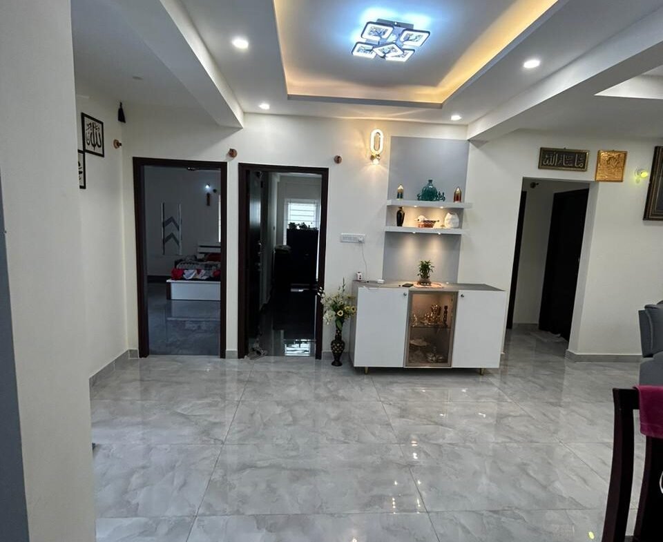 "Spacious 2400 sqft 3BHK Luxury Flats for Sale in HSR Layout | Modern Construction & Excellent Ventilation | Ample Parking Available" Living room https://renthouzz.in/