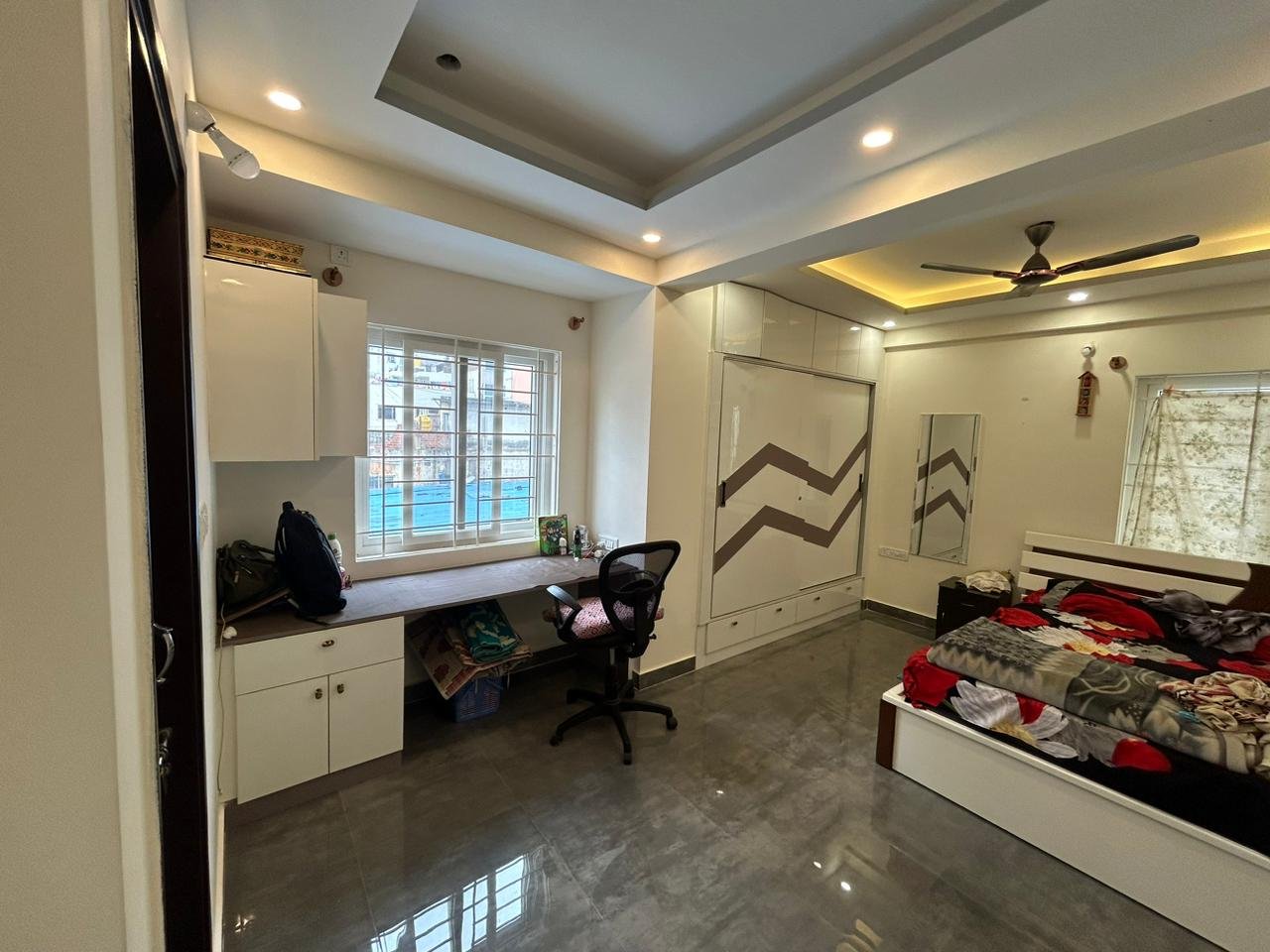 "Spacious 2400 sqft 3BHK Luxury Flats for Sale in HSR Layout | Modern Construction & Excellent Ventilation | Ample Parking Available" Bedroom https://renthouzz.in/