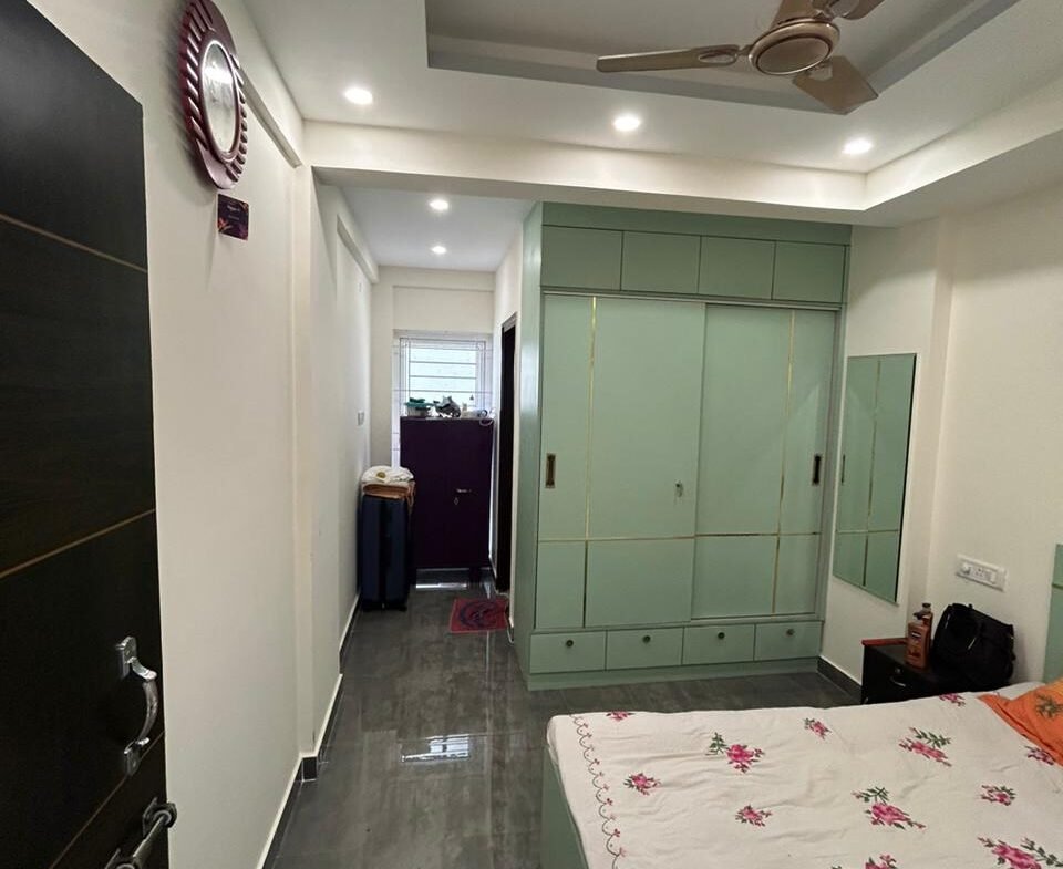 "Spacious 2400 sqft 3BHK Luxury Flats for Sale in HSR Layout | Modern Construction & Excellent Ventilation | Ample Parking Available" Bedroom https://renthouzz.in/