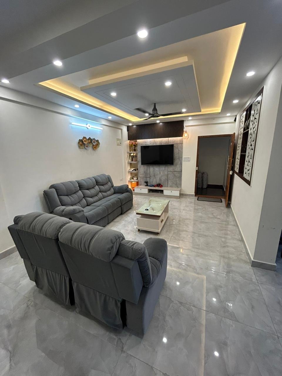 "Spacious 2400 sqft 3BHK Luxury Flats for Sale in HSR Layout | Modern Construction & Excellent Ventilation | Ample Parking Available" Hall https://renthouzz.in/