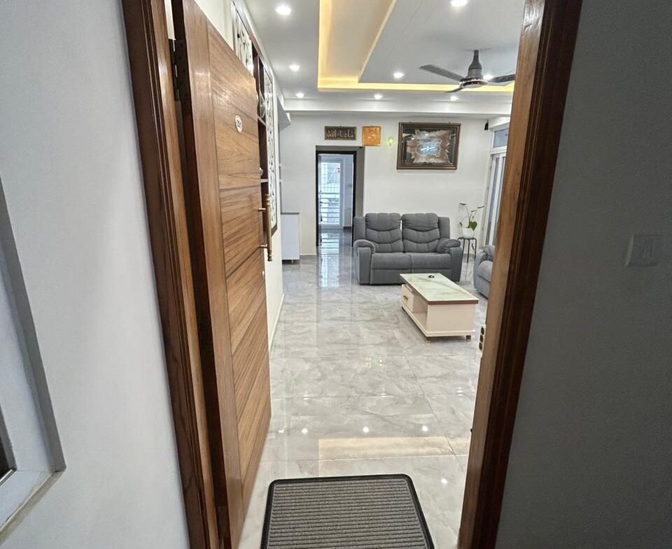 "Spacious 2400 sqft 3BHK Luxury Flats for Sale in HSR Layout | Modern Construction & Excellent Ventilation | Ample Parking Available" Entrance https://renthouzz.in/