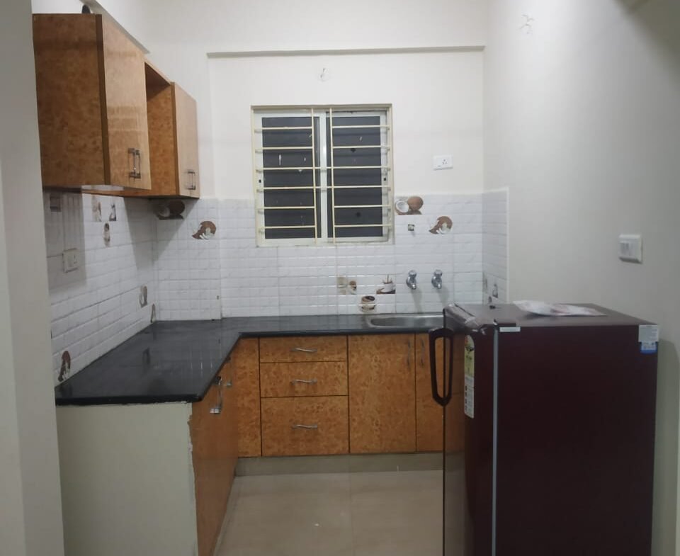 "Spacious 800 sqft 2BHK Flat for rent in BTM Layout 2nd Stage | Modern Construction & Excellent Ventilation | Ample Bike Parking Available" Kitchen https://renthouzz.in/