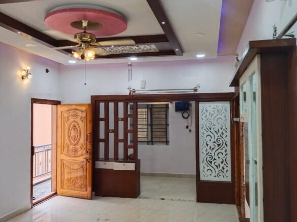 "Spacious 800 sqft 2BHK Flat for rent in MIco layout Hongasandra| Modern Construction & Excellent Ventilation | Ample Bike Parking Available" Hall https://renthouzz.in/