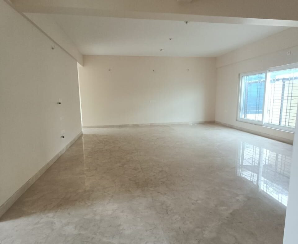 "Spacious 2400 sqft 3BHK Luxury Flats for Sale in HSR Layout | Modern Construction & Excellent Ventilation | Ample Parking Available" Hall https://renthouzz.in/