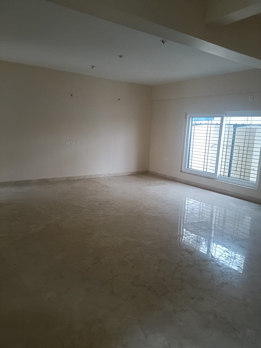 "Spacious 2400 sqft 3BHK Luxury Flats for Sale in HSR Layout | Modern Construction & Excellent Ventilation | Ample Parking Available" Spacious Hall cum living room https://renthouzz.in/