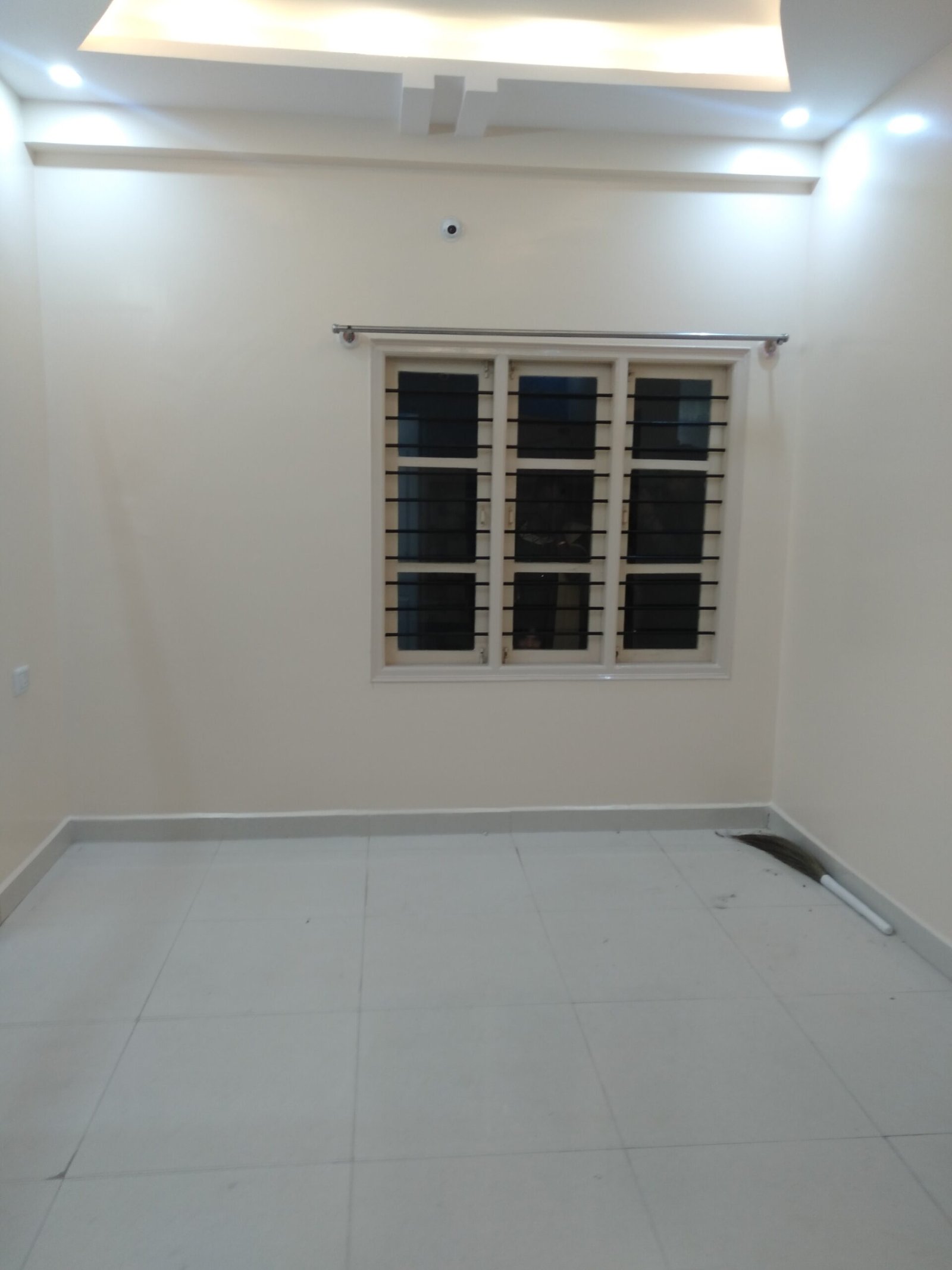 "Spacious 400 sqft 1BHK Flat for rent in BTM Layout 2nd Stage | Modern Construction & Excellent Ventilation | Ample Bike Parking Available" Bedroom https://renthouzz.in/