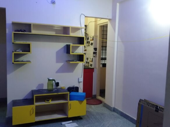 "Spacious 400 sqft 1BHK Flat for rent in BTM Layout 2nd Stage | Modern Construction & Excellent Ventilation | Ample Bike Parking Available" Hall https://renthouzz.in/