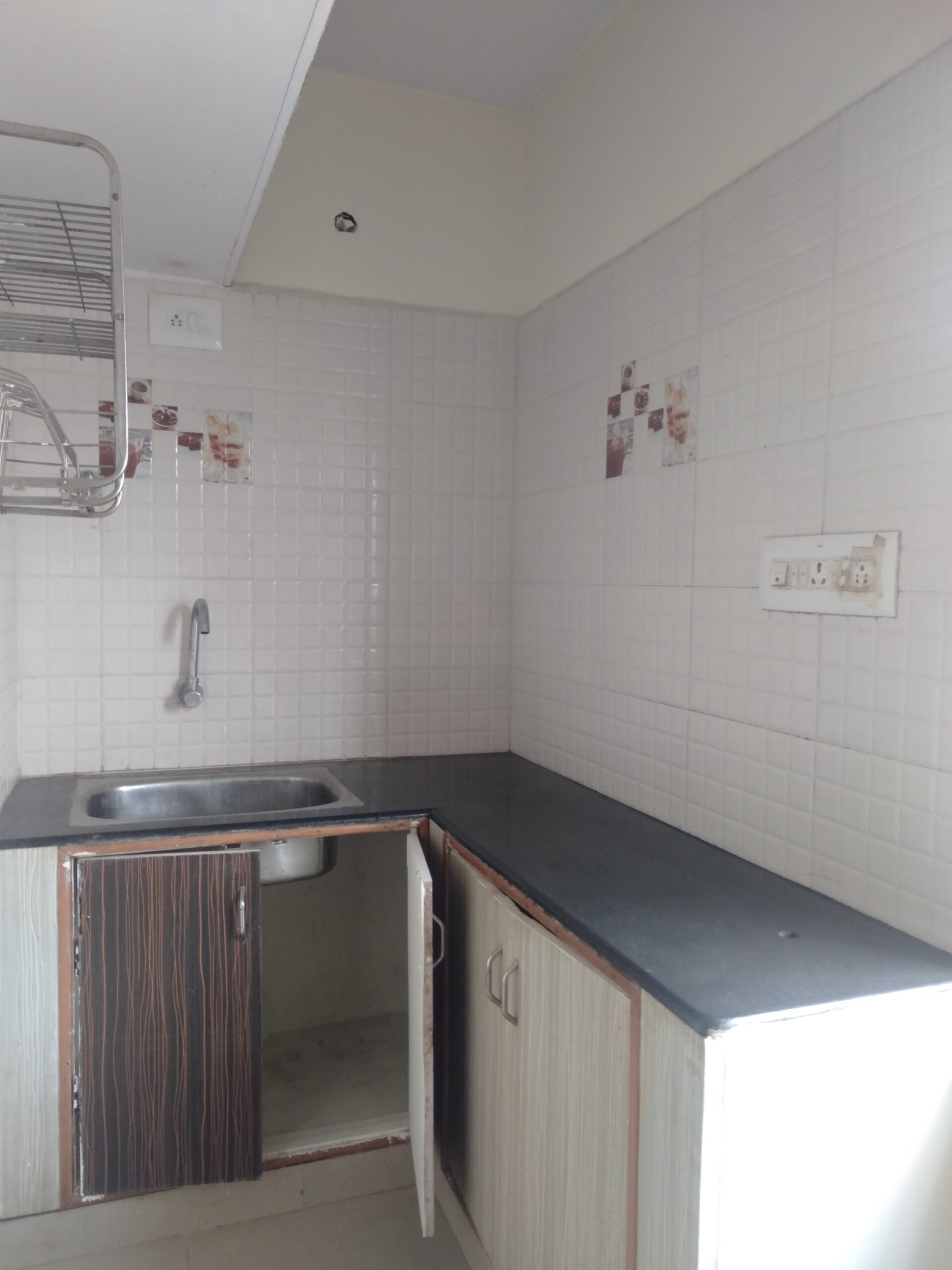 "Spacious 400 sqft 1BHK Flat for rent in BTM Layout 2nd Stage | Modern Construction & Excellent Ventilation | Ample Bike Parking Available" Kitchen https://renthouzz.in/