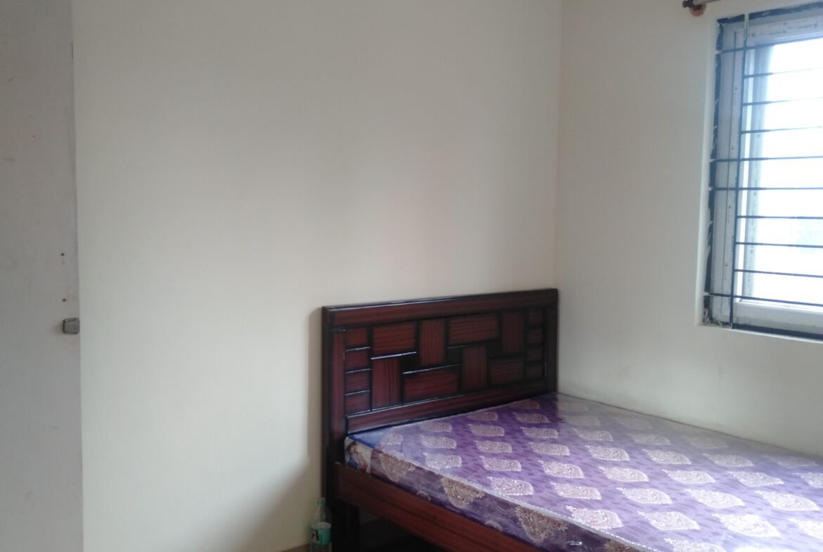 "Spacious 400 sqft 1BHK Flat for rent in BTM Layout 2nd Stage | Modern Construction & Excellent Ventilation | Ample Bike Parking Available" furnished bedroom https://renthouzz.in/