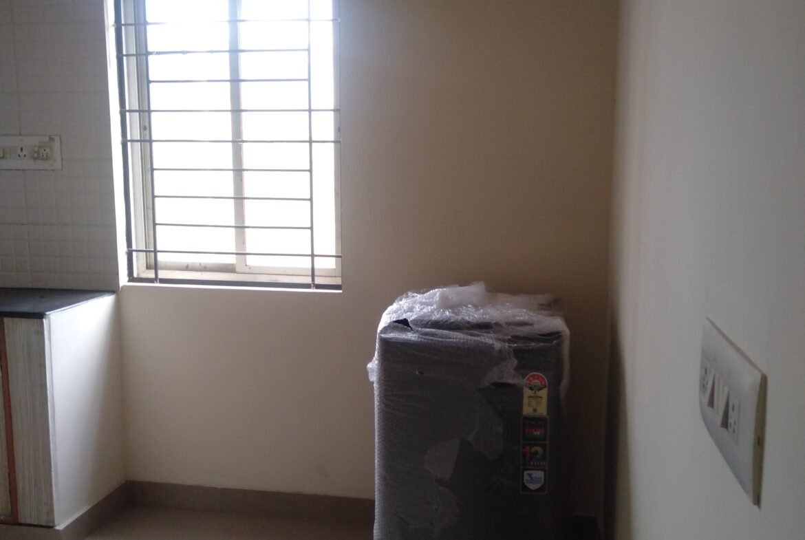 "Spacious 400 sqft 1BHK Flat for rent in BTM Layout 2nd Stage | Modern Construction & Excellent Ventilation | Ample Bike Parking Available" hall https://renthouzz.in/