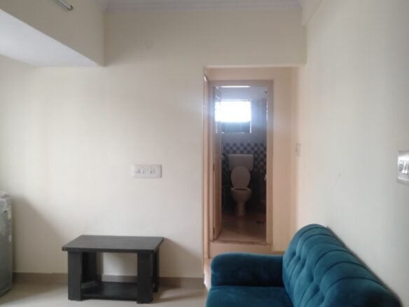 "Spacious 400 sqft 1BHK Flat for rent in BTM Layout 2nd Stage | Modern Construction & Excellent Ventilation | Ample Bike Parking Available" Hall https://renthouzz.in/