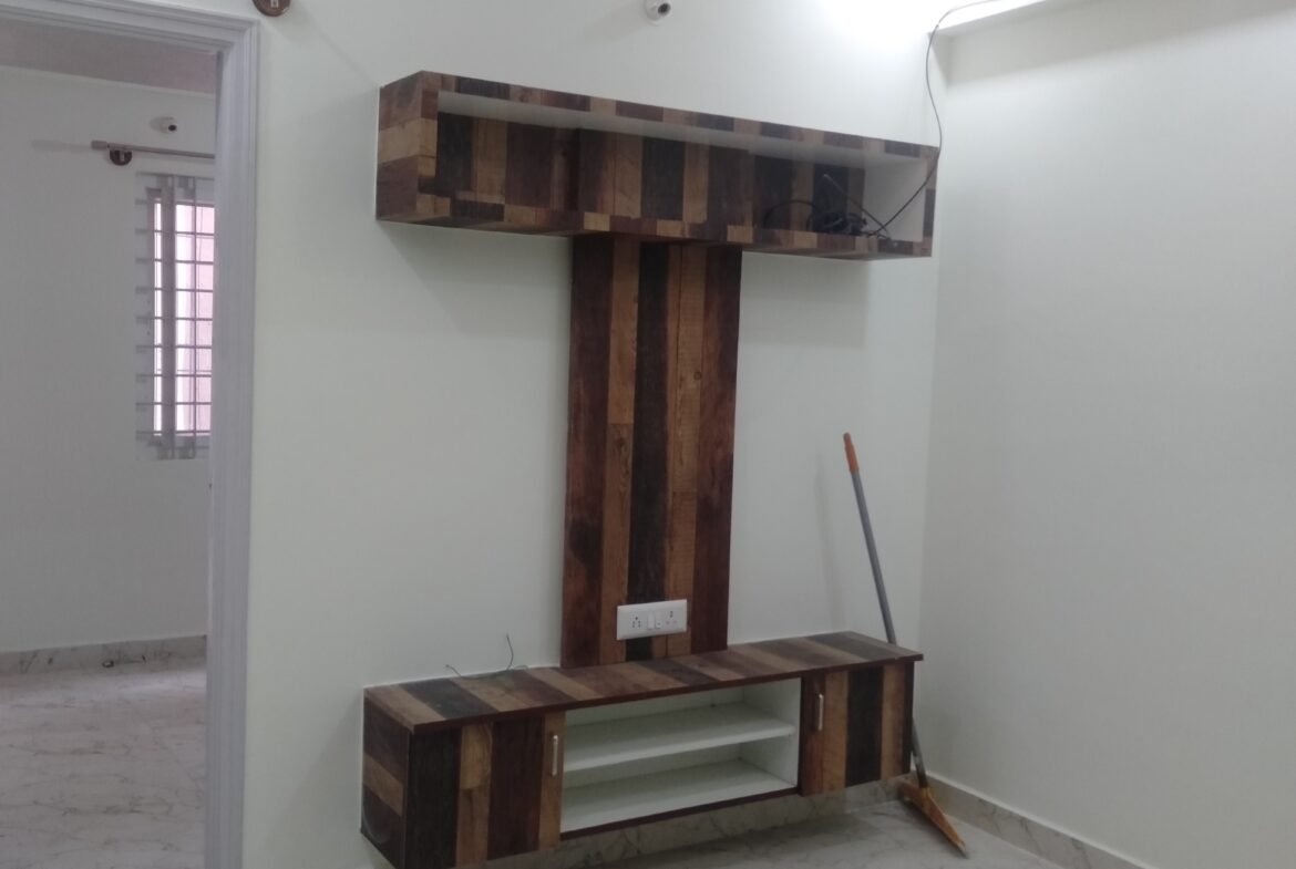 "Spacious 400 sqft 1BHK Flat for rent in BTM Layout 2nd Stage | Modern Construction & Excellent Ventilation | Ample Bike Parking Available" Hall https://renthouzz.in/