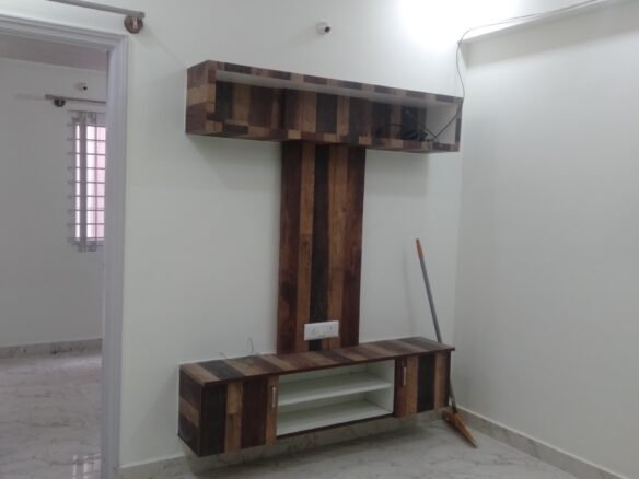 "Spacious 400 sqft 1BHK Flat for rent in BTM Layout 2nd Stage | Modern Construction & Excellent Ventilation | Ample Bike Parking Available" Hall https://renthouzz.in/
