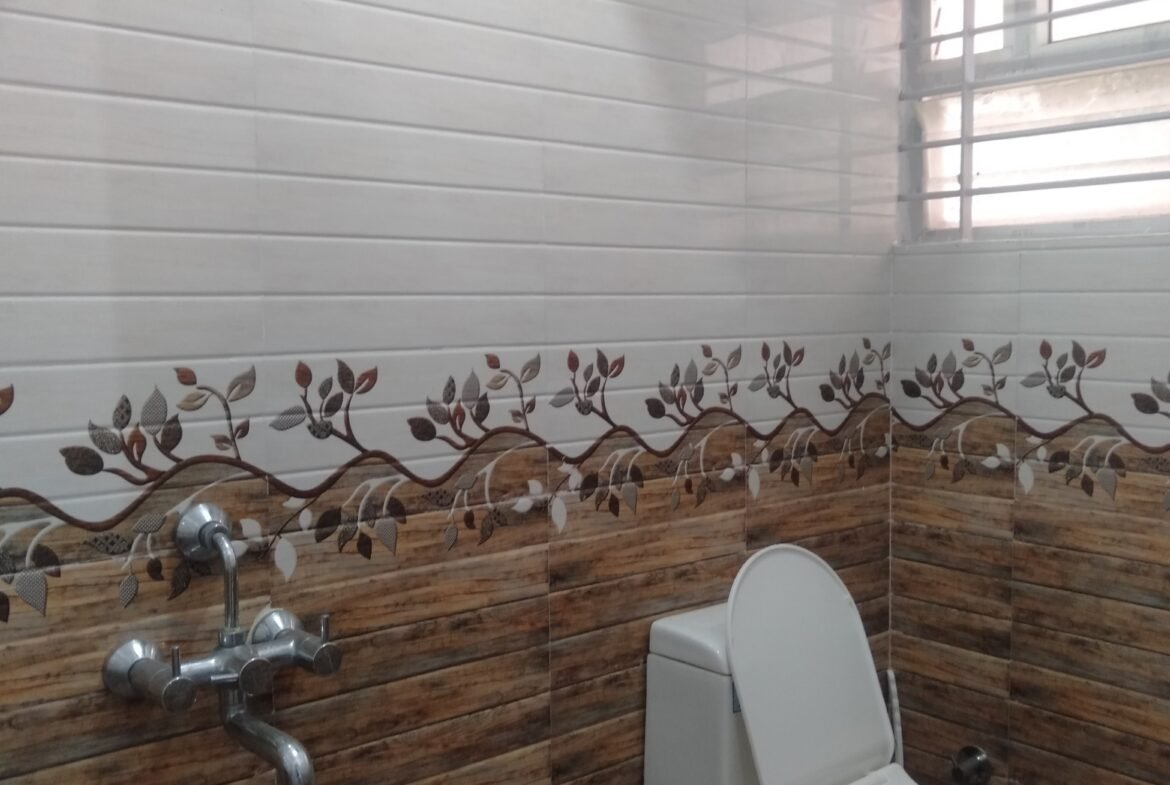 "Spacious 400 sqft 1BHK Flat for rent in BTM Layout 2nd Stage | Modern Construction & Excellent Ventilation | Ample Bike Parking Available" Bathroom https://renthouzz.in/