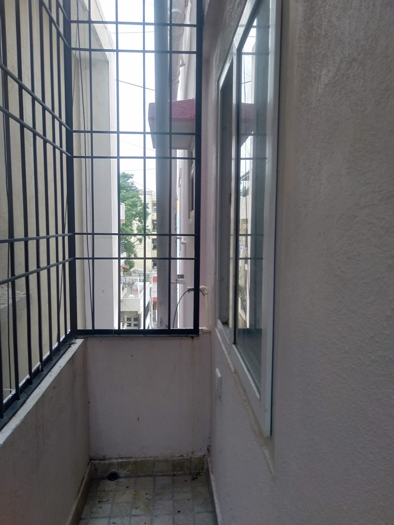 "Spacious 400 sqft 1BHK Flat for rent in BTM Layout 2nd Stage | Modern Construction & Excellent Ventilation | Ample Bike Parking Available" Balcony https://renthouzz.in/