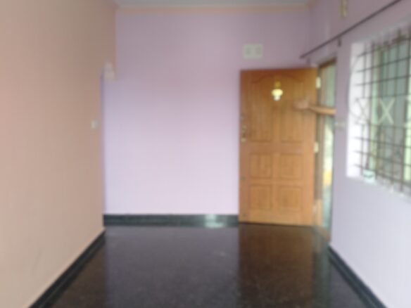 "Spacious 600 sqft 1BHK Flat for rent in Ejipura | Modern Construction & Excellent Ventilation | Ample Parking Available" Hall https://renthouzz.in/