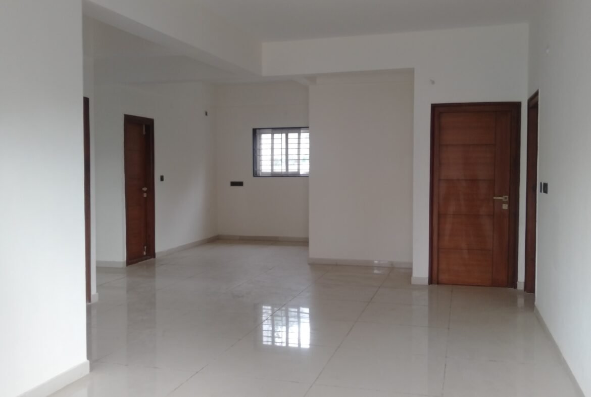 "Spacious 1200 sqft 3BHK Luxury Flats for Sale in HSR Layout | Modern Construction & Excellent Ventilation | Ample Parking Available" Hall https://renthouzz.in/