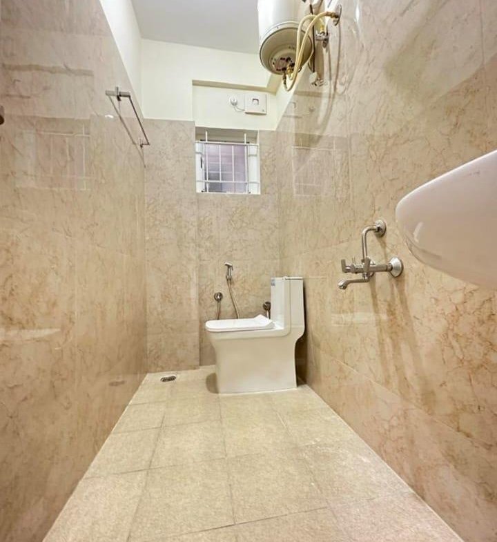 "Spacious 2BHK flat with modern furnishings, ample natural light, and well-ventilated interiors." | Bathroom | Hsr Layout Sector 2 | Bangalore | https://renthouzz.in/ |