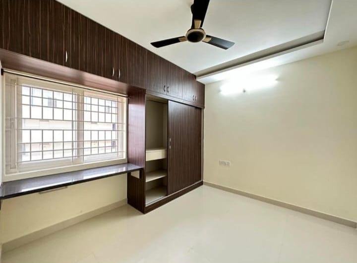 "Spacious 2BHK flat with modern furnishings, ample natural light, and well-ventilated interiors." | BEdroom | Hsr Layout Sector 2 | Bangalore | https://renthouzz.in/ |