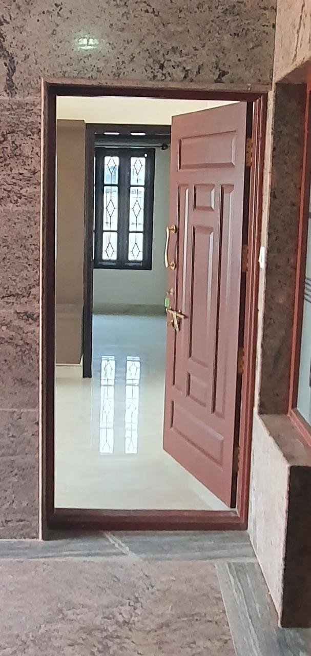 1 Bhk Semi Furnished Flat |for Rent | Ashwini Layout Ejipura Bangalore | Entrance | https://www.renthouzz.in/