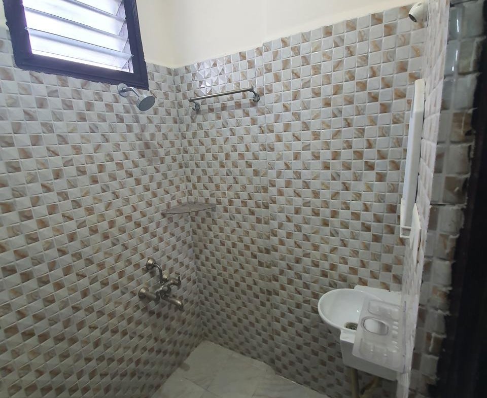 1 Bhk Semi Furnished Flat |for Rent | Ashwini Layout Ejipura Bangalore | Bathroom | https://www.renthouzz.in/