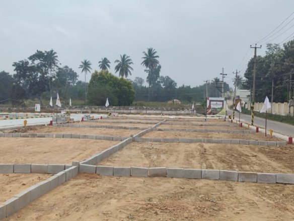 Plots for Sale near HULLUKASAVANAHALLI BANNERGHATTA MAIN ROAD NEAR KOLI FARM GATE | https://renthouzz.in/