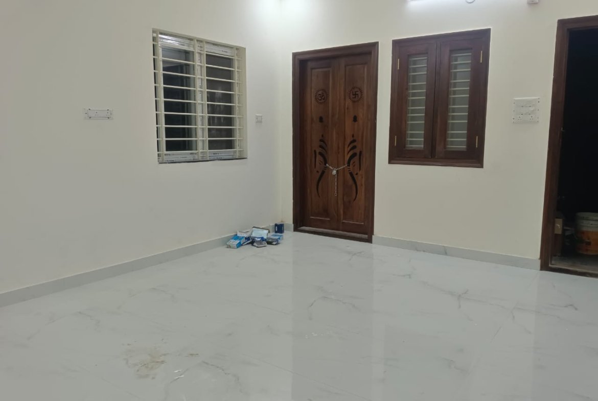 3BHK Semi Furnished Flat | Near D Mart KOramangla | Bangalore