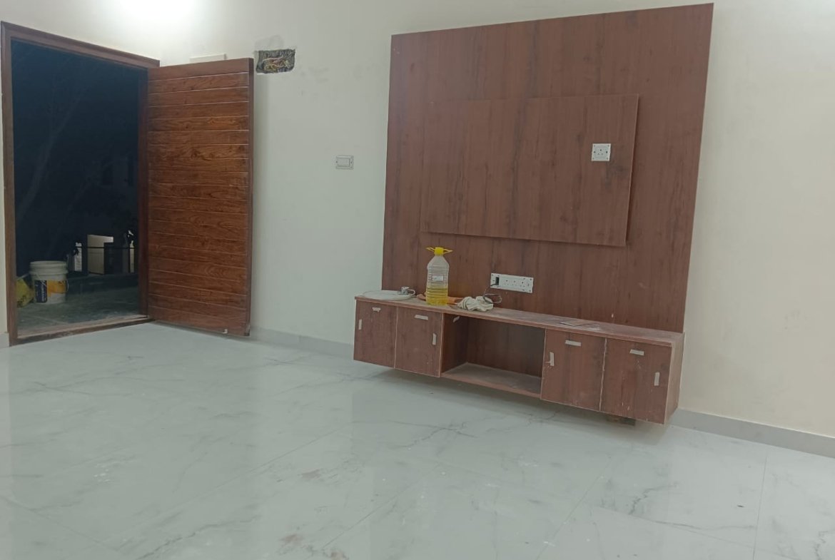 3BHK Semi Furnished Flat | Near D Mart KOramangla | Bangalore