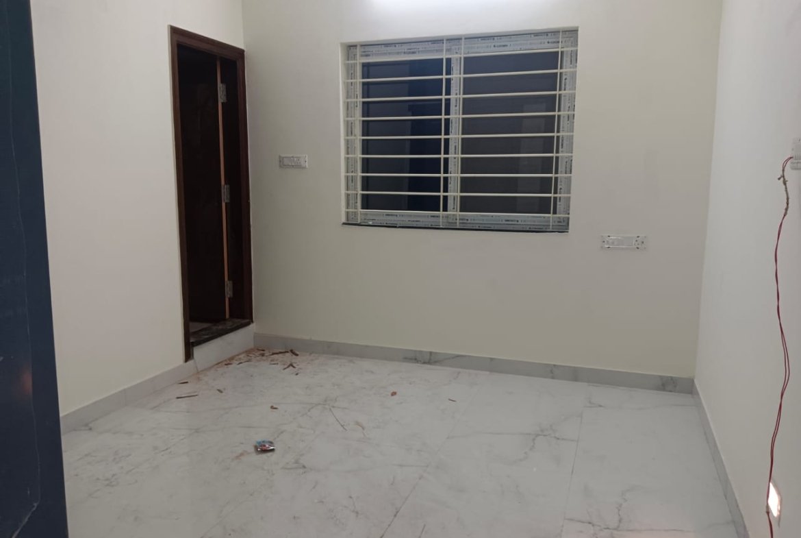 3BHK Semi Furnished Flat | Near D Mart KOramangla | Bangalore