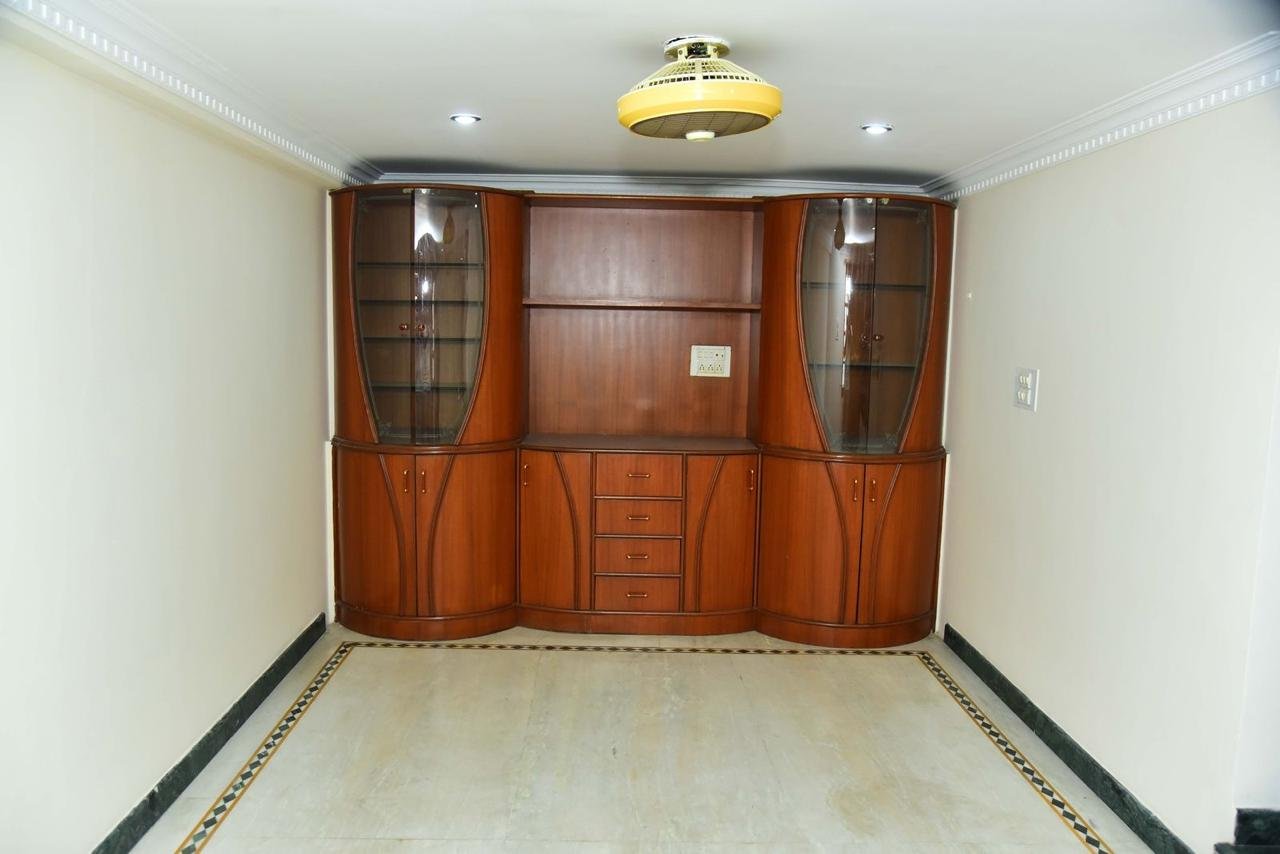 Hall of the 5BHK Independent House for Rent in Koramangala ST Bed Layout Bangalore-Renthouzz